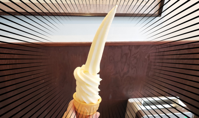 「メチャクチャ細長くて食べにくそうなソフトクリーム」を見つけたので食べてみた結果 → 食べやすいうえにソフトクリームじゃなかった