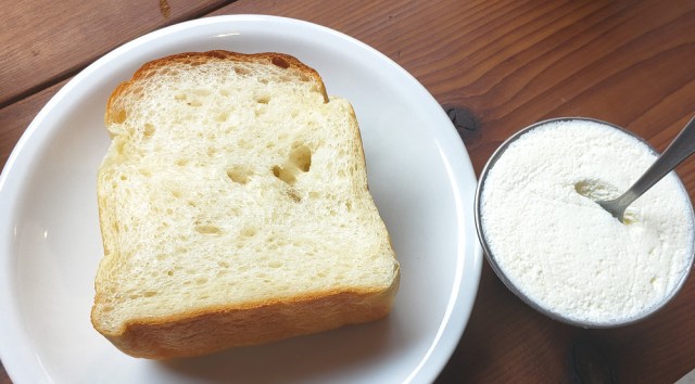 世界一ふわふわの食パンが知りたければ、世界初の食パン “ワンハンドレッド” を食べよう /「ESPRESSO D WORKS（エスプレッソ・ディー・ワークス）池袋」