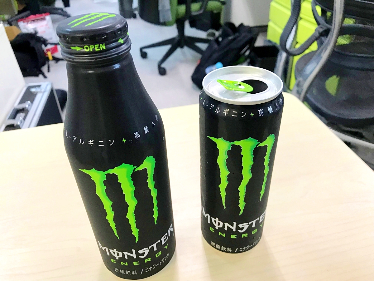 やりやがった】モンスターエナジーの「大容量ボトル缶」がついに爆誕！ コアファンも納得のハイパーな飲み応えに昇天したッッ!! | ロケットニュース24