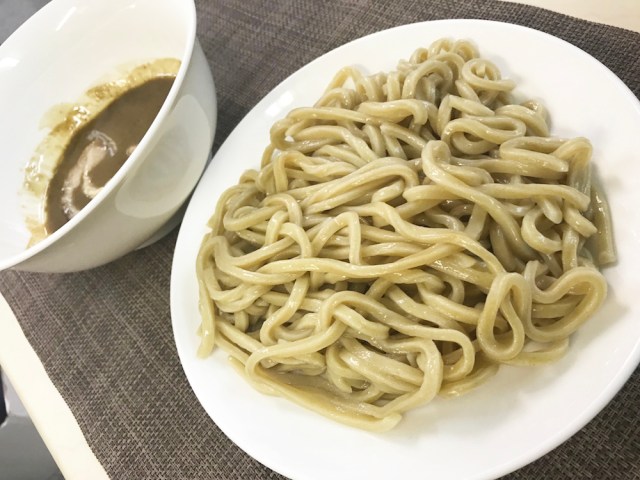 【さすがセブン】冷食でこんな作り方するなんて！ 千葉の有名店「とみ田」とコラボしたつけ麺が驚き、桃の木、山椒の木!!