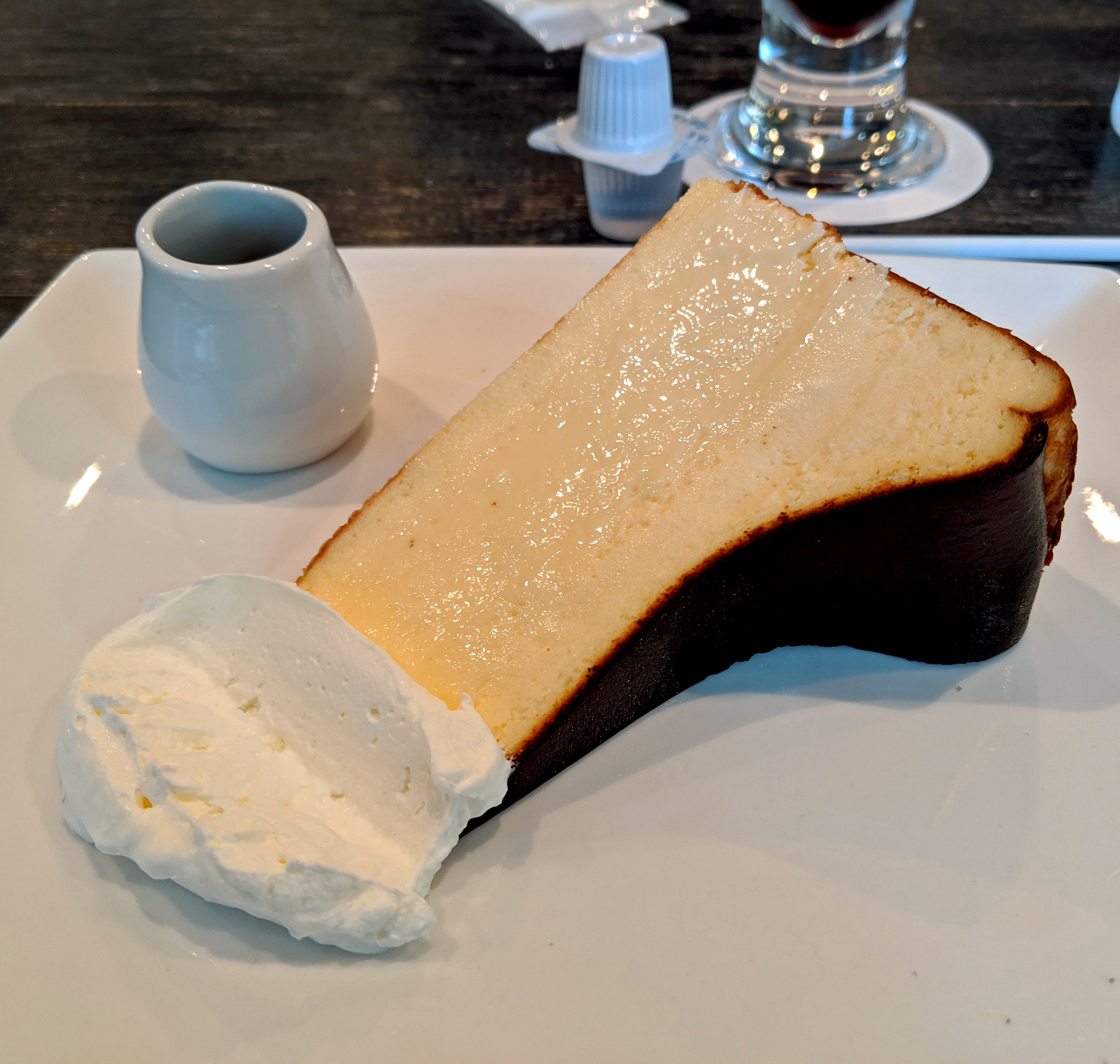 東京都健康プラザにある 13カフェ のバスクチーズケーキがウマすぎる 健康プラザにあるのが不思議なほどハイレベル ロケットニュース24