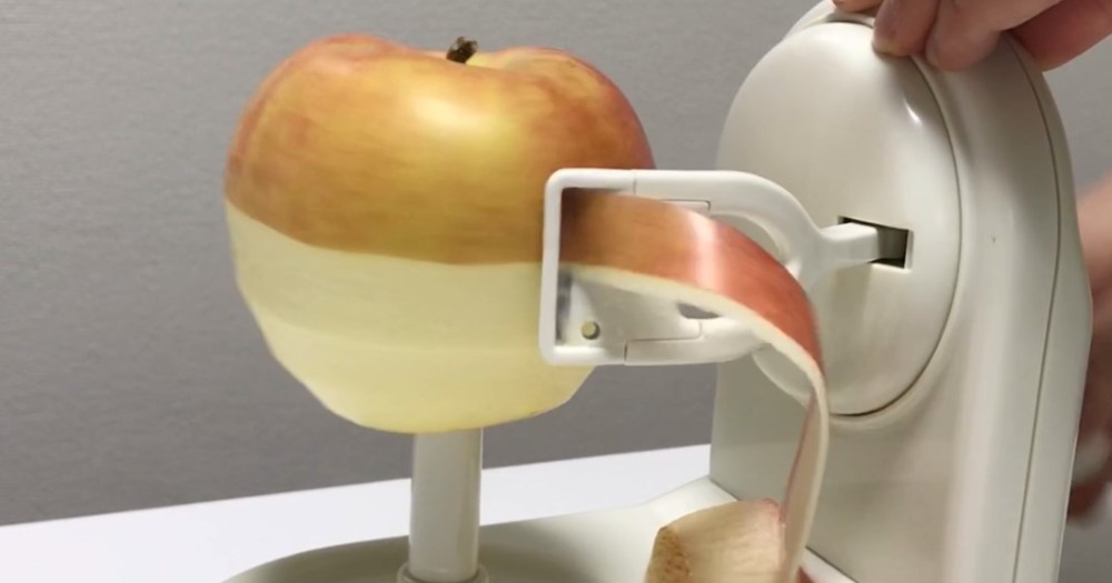 検証 リンゴの皮を一瞬でズルむけにする アップルピーラー が気持ちイイー 他の果物にも試してみた結果 ロケットニュース24