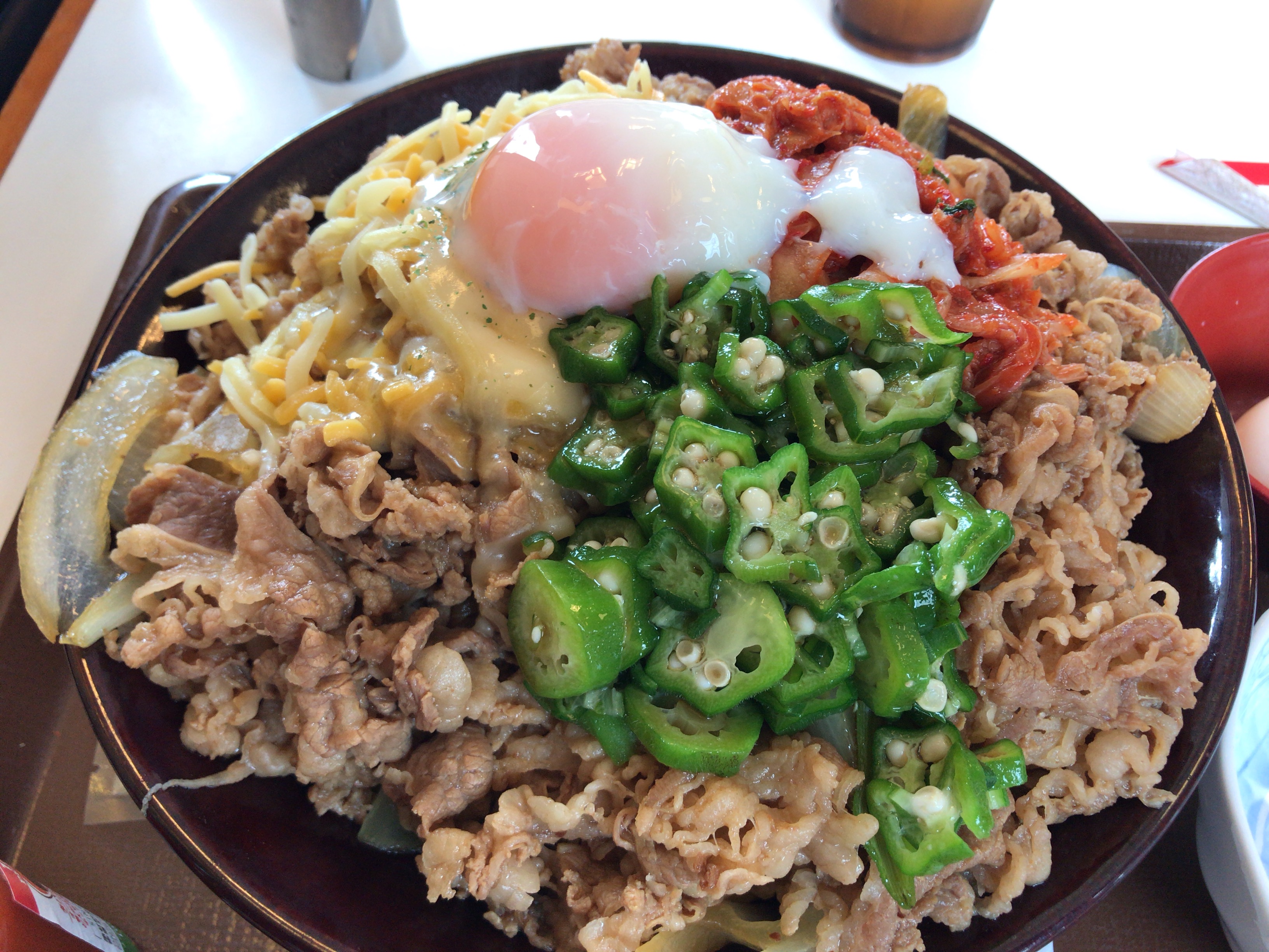 超鬼盛り】牛丼界の最高峰に君臨し続ける「すき家のキング盛り」に