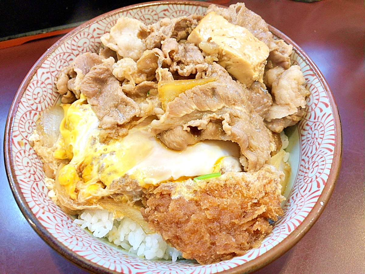 確信 かつやの 牛丼カツ丼 には何が足りなかったのか 答えは新宿の老舗 たつ屋 の かつ牛丼 を食べれば分かる ロケットニュース24
