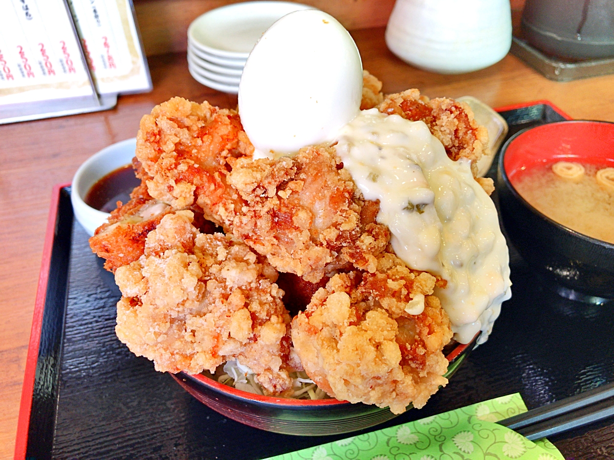 居酒屋チェーン「鳥良商店」の限定ランチ『パワフルチキ・チキ丼』が凶悪すぎて心を折られた！ 唐揚げ8個＆チキンカツ1枚による揚げ物の暴力 |  ロケットニュース24