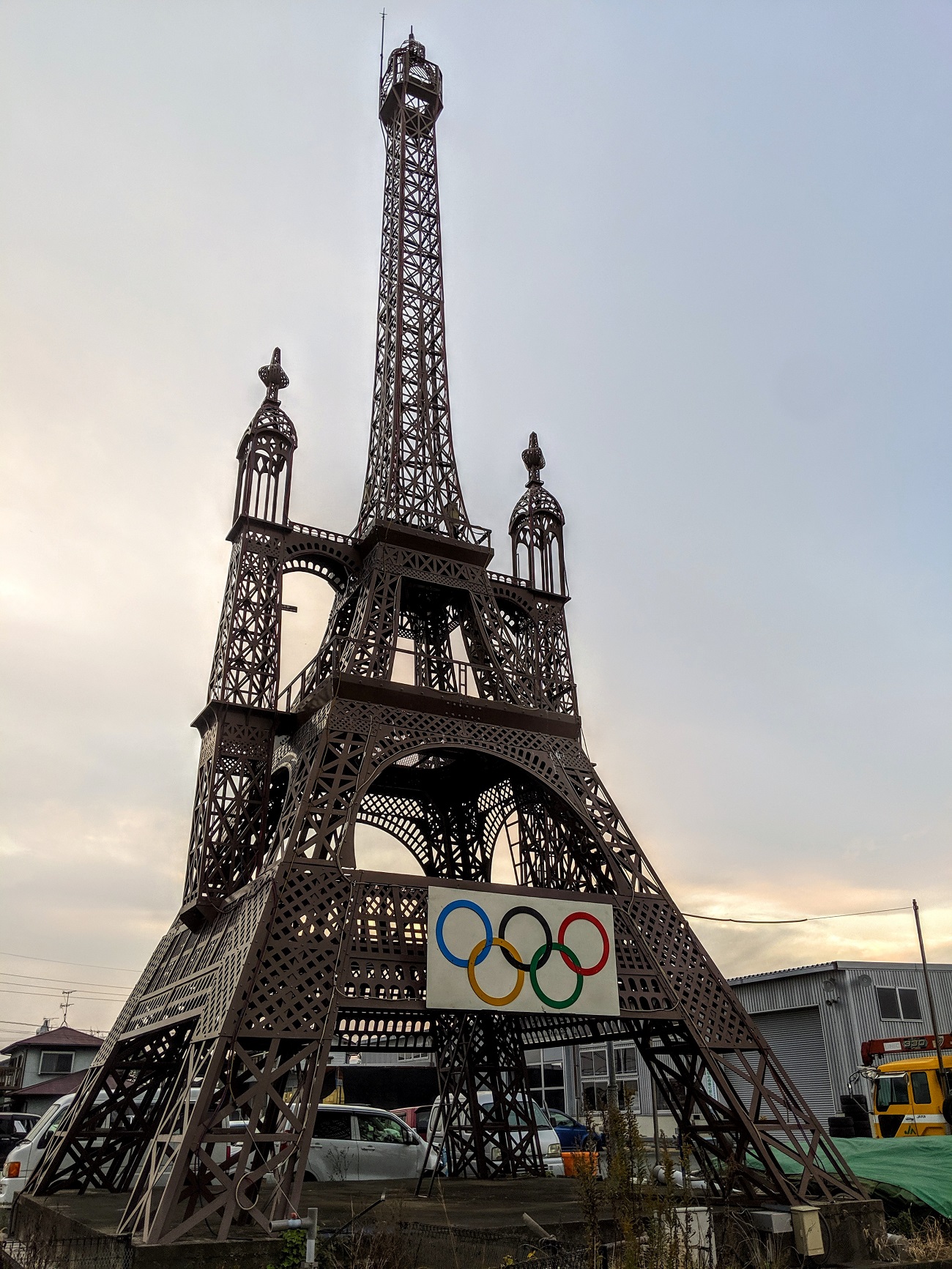 パリじゃない 佐賀のエッフェル塔は パリの幻の改造計画 を暇つぶしで実現させた激ヤバ芸術タワーだった ロケットニュース24