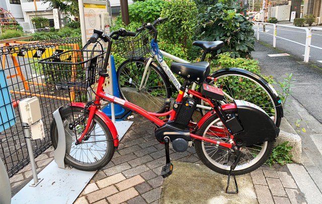 今さらだけど、街でよく見る「赤いレンタル自転車」を使い始めたら便利なうえに楽しすぎて激しく後悔！ モバイルSuicaでも登録できたよ〜!!