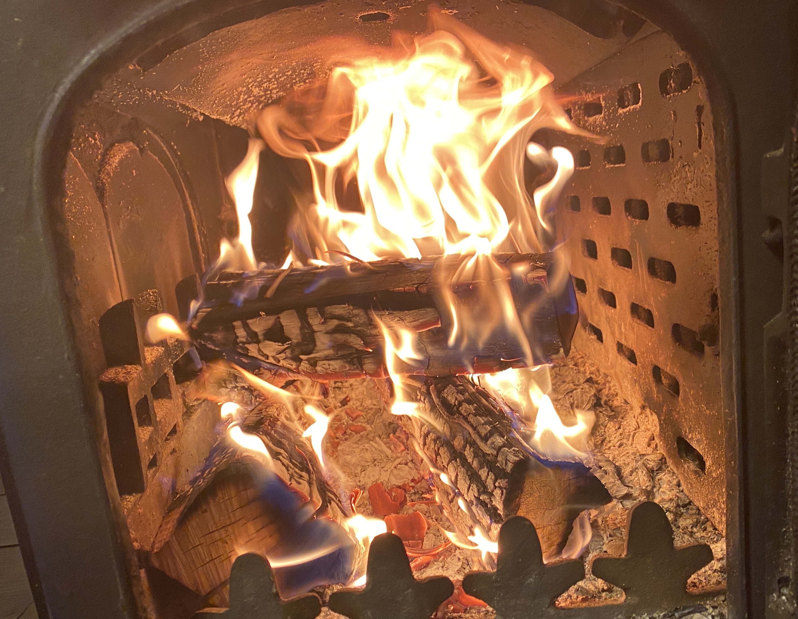 癒しの炎 庶民だけど薪ストーブを愛用している人間がどうしても伝えたいこと 薪ストーブはストーブじゃない ライフワークなんだ ロケットニュース24