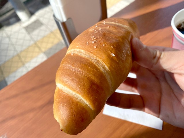 【穴場すぎ】行列が無くなった今こそ元祖・塩パンの「パン・メゾン」が最高 → 1日6000個売れる塩パンがすぐ買える