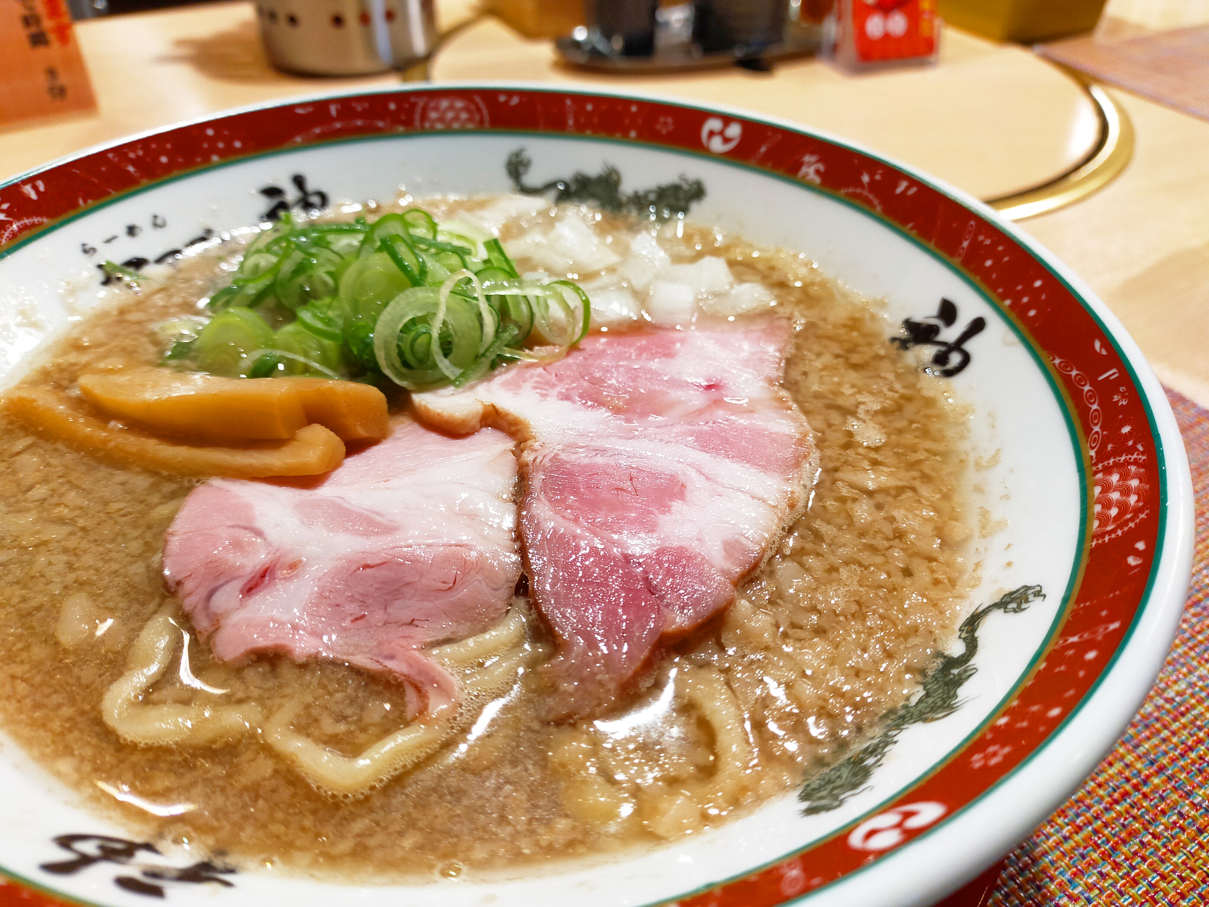 新潟名物 燕ラーメンが京都で開花 とことん背脂を追求する セアブラノ神 が屋号に偽りなしの名店だった 京都ラーメン巡り ロケットニュース24