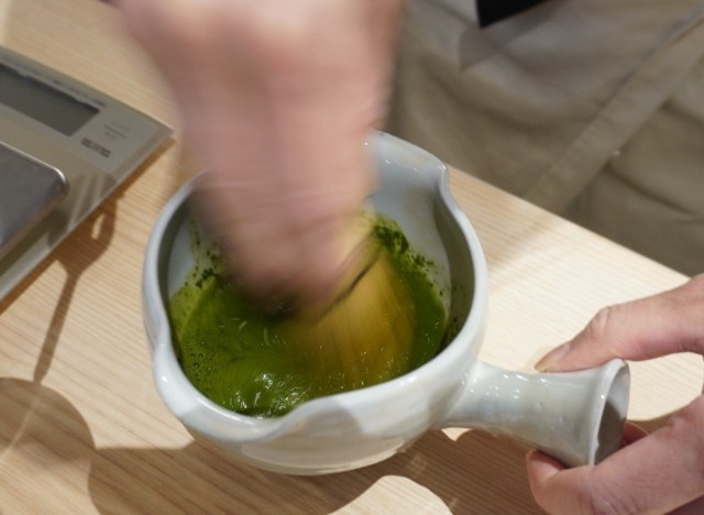 抹茶ラテの「抹茶MAX」はどれだけ濃いのか？ 日本茶の専門カフェで飲んだら、自分が恥ずかしくなった
