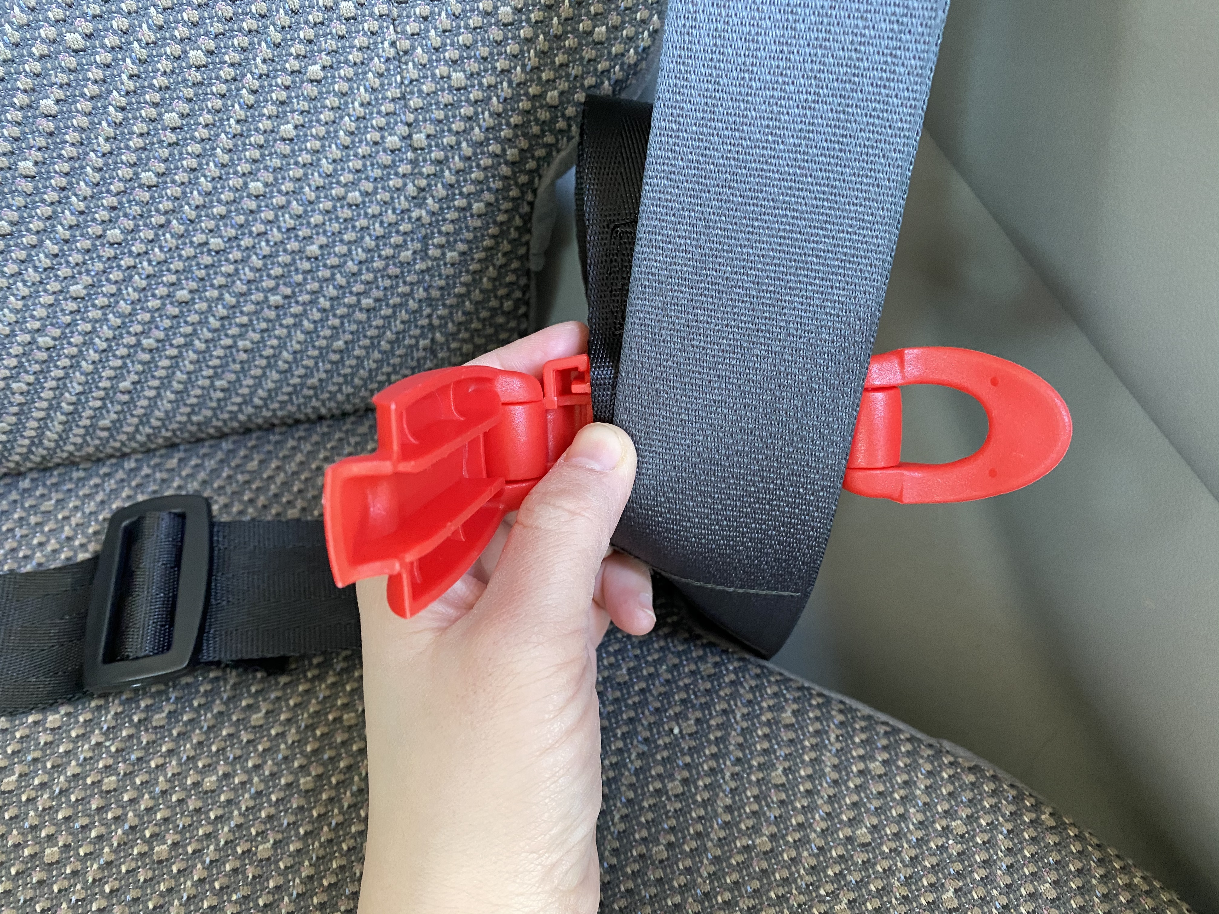 キッズベルト 簡単取り付け 子供用 シートベルト 補助ベルト 子供 車用品