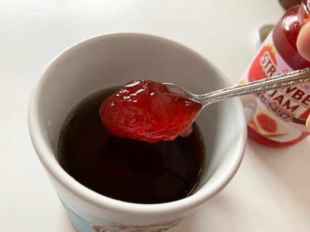 【カーチャンの謎レシピ】第2回：麦茶にいちごジャムを入れる「ジャム麦茶」/ 本日6月1日は麦茶の日