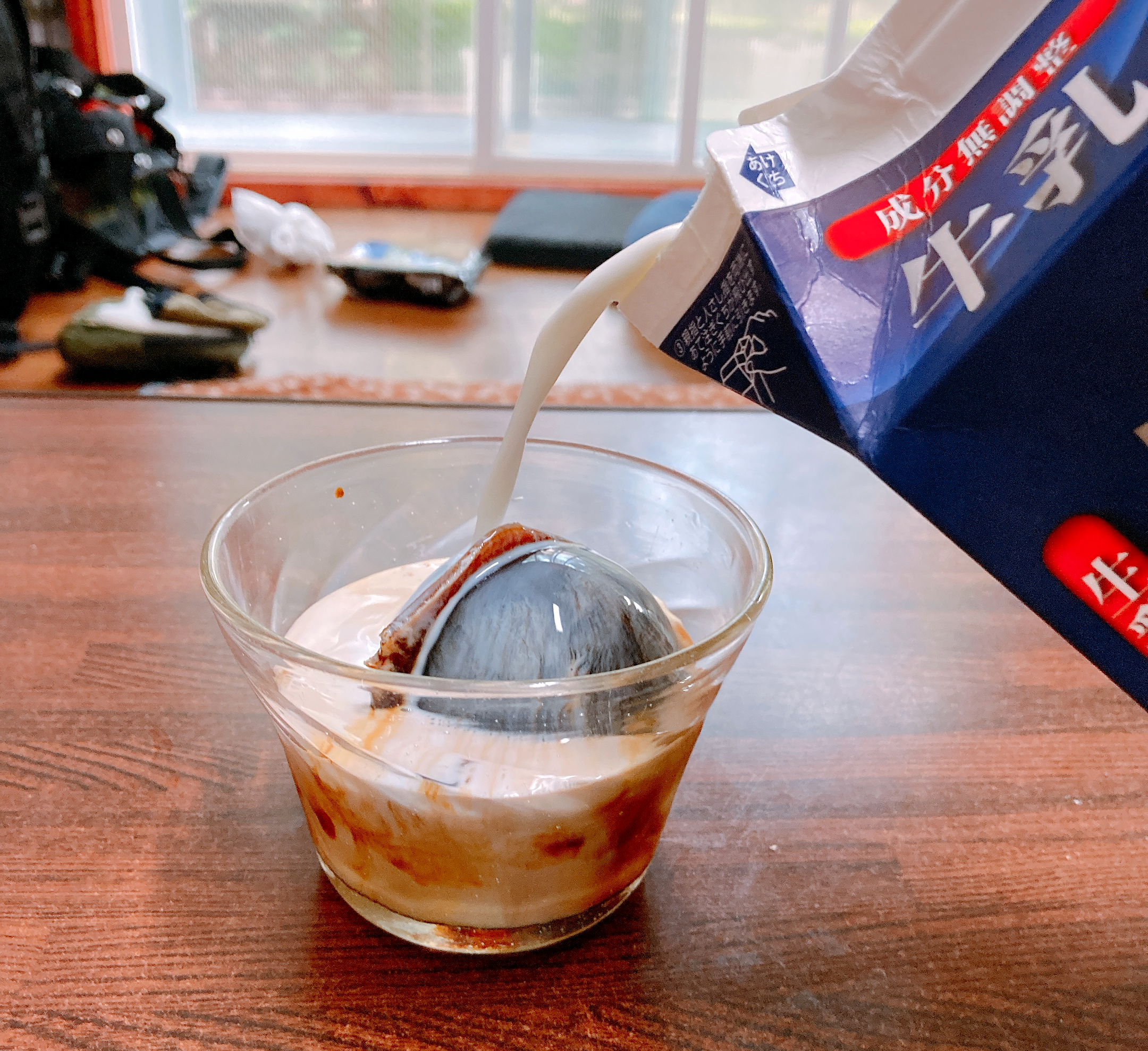 ボスの カフェベース を最高に美味く飲む方法 そのままアイストレーに流し込んで コーヒー氷 にするべし ロケットニュース24