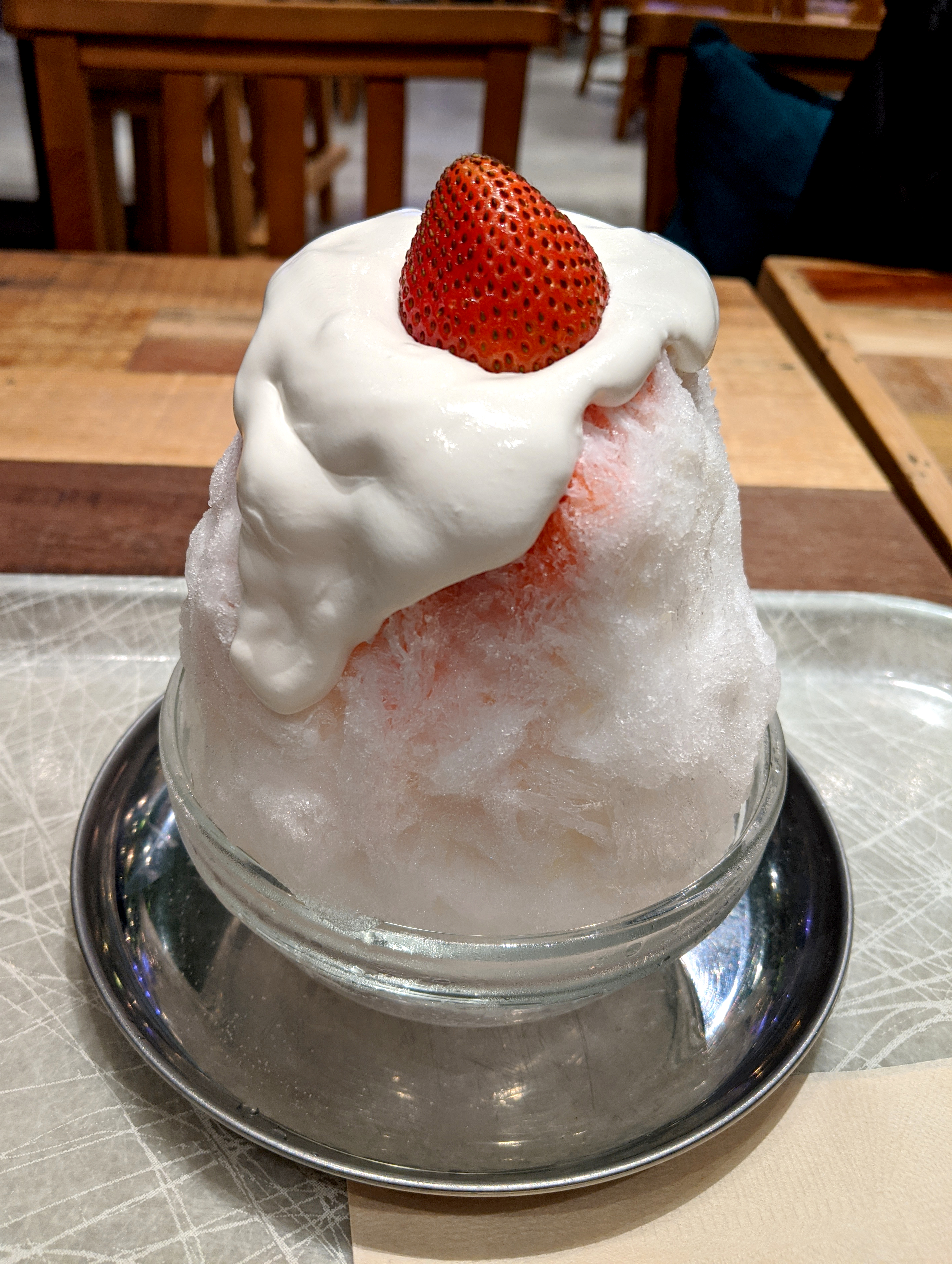 パティシエが作る ケーキのようなかき氷 を出すお店で ショートケーキのかき氷を食べてみた 東京 新宿 フローチェ ロケットニュース24