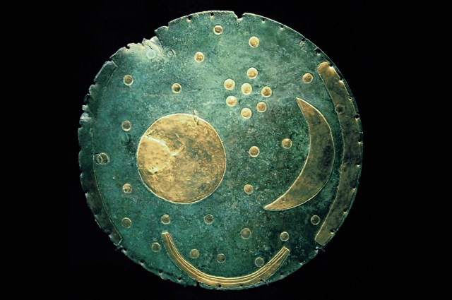 謎に満ちたオーパーツ「ネブラ・ディスク」の出自に新説登場 / 人類最古の天文盤の真相はいかに