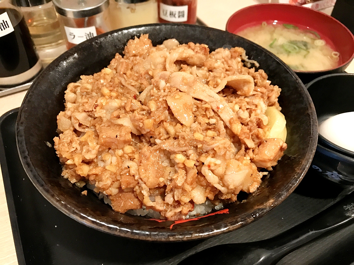 ヤバイ 伝説のすた丼屋 ごってり 肉汁油 すた丼 がジャンクを通り越してもはやデストロイヤー 狂気のニンニク8倍にステイホーム不可避 ロケットニュース24