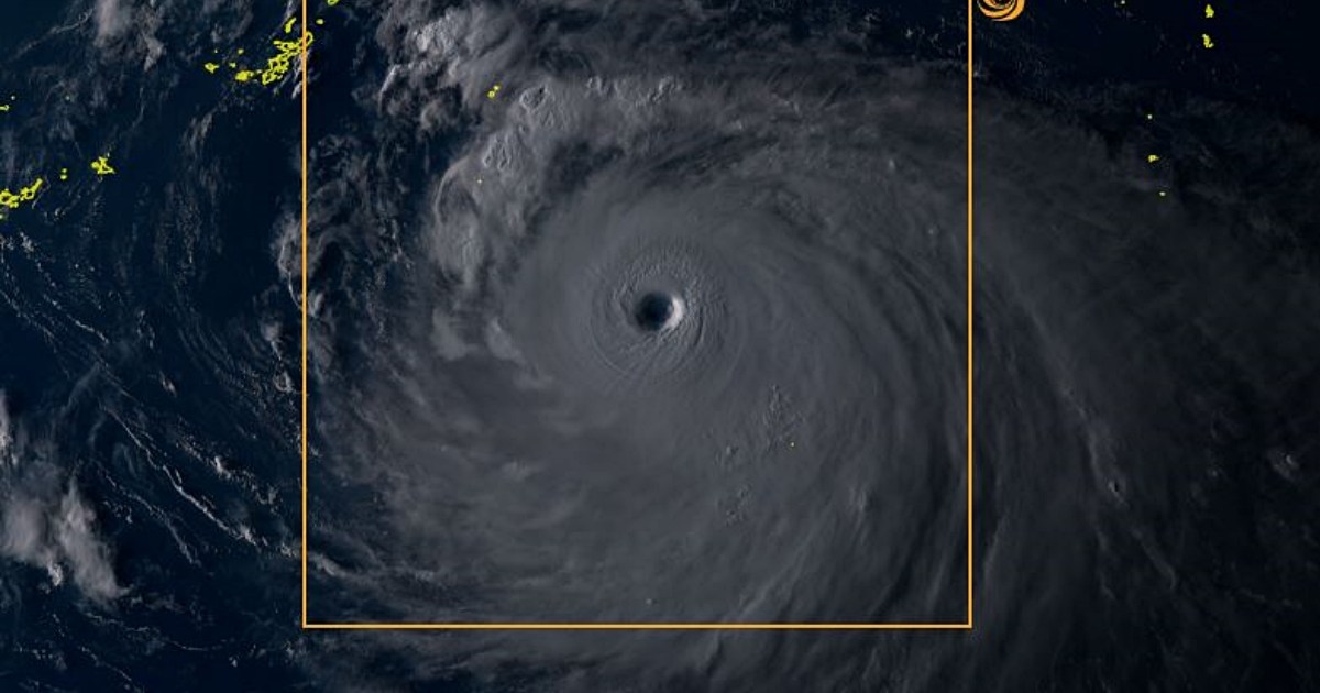 最強クラス 九州接近中の 台風10号 を宇宙から見た画像がヤバイ 地球に穴が開いたのかと錯覚するレベル ロケットニュース24