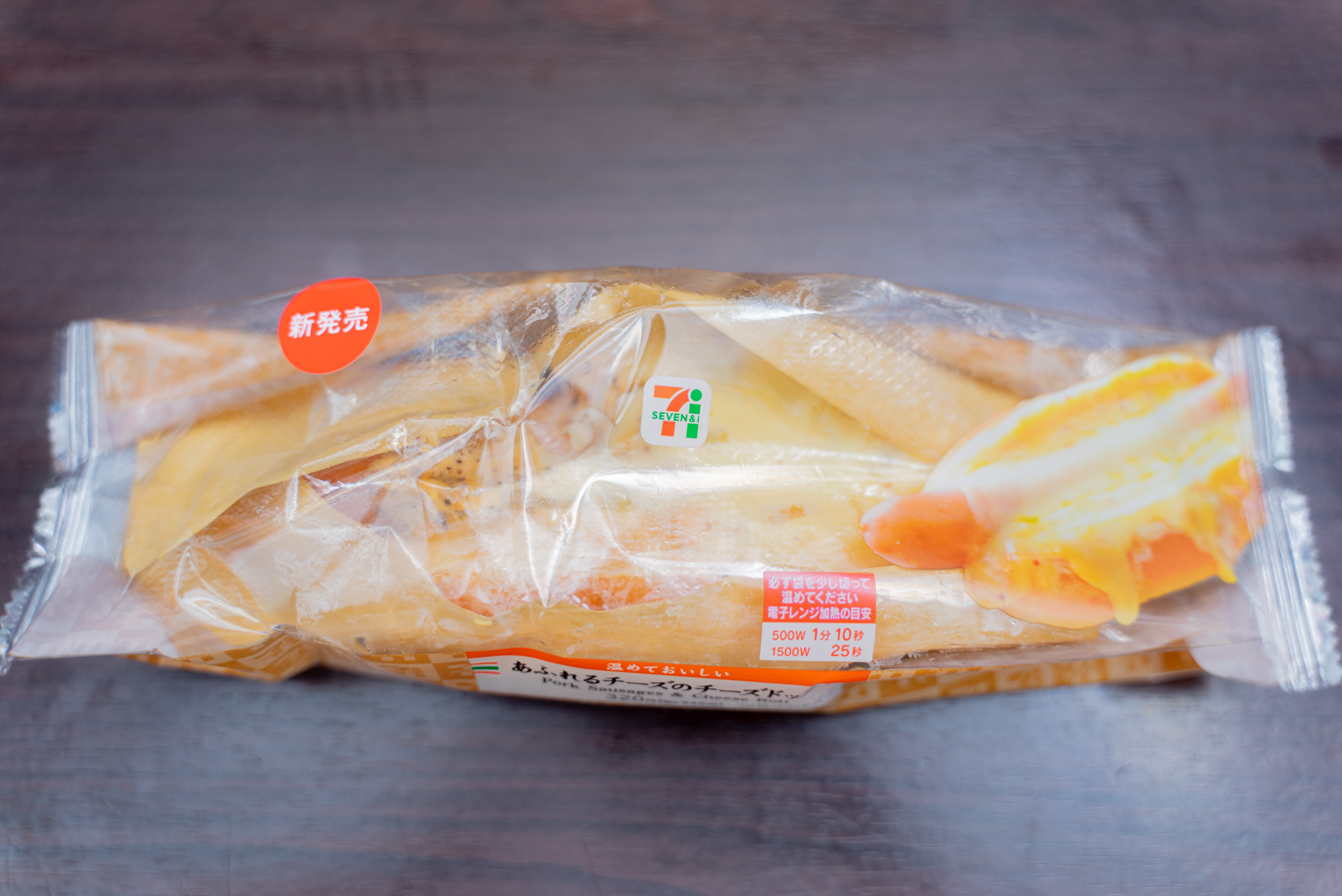 セブンの あふれるチーズのチーズドッグ は期待を裏切らないチーズ量 チーズ系コンビニホットドッグ界最強の一品 ロケットニュース24