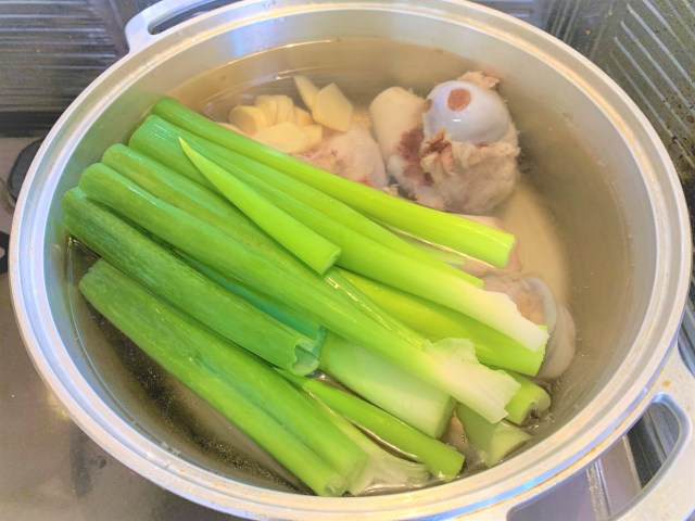 【挑戦】豚骨ラーメンスープを自作してみた！ 最低でも8時間は必要とみた…!!