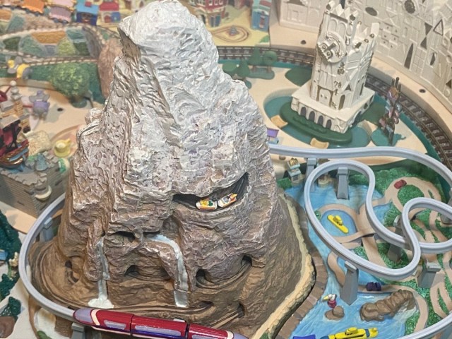 巨大ジオラマ】夢と浪費の王国・ディズニーランドをご案内します 