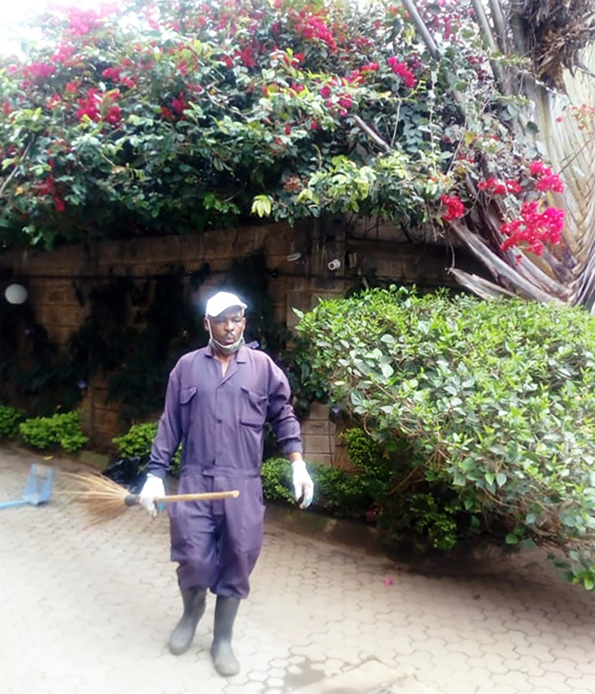 この道30年 ケニアの ホテル専門の庭師 に給料や夢を聞いてみた カンバ通信 第42回 ロケットニュース24