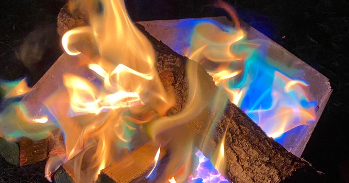 キャンプブーム到来中 焚き火が7色に変化する レインボーファイアー やってみた 楽しいけれど注意点も ロケットニュース24
