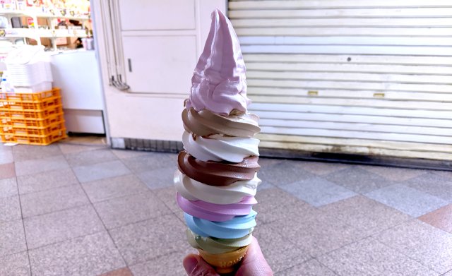 アイスが好きなジョー・バイデン氏が来日したら食べて欲しい！ 東京・中野ブロードウェイの「デイリーチコ」の特大ソフトクリーム