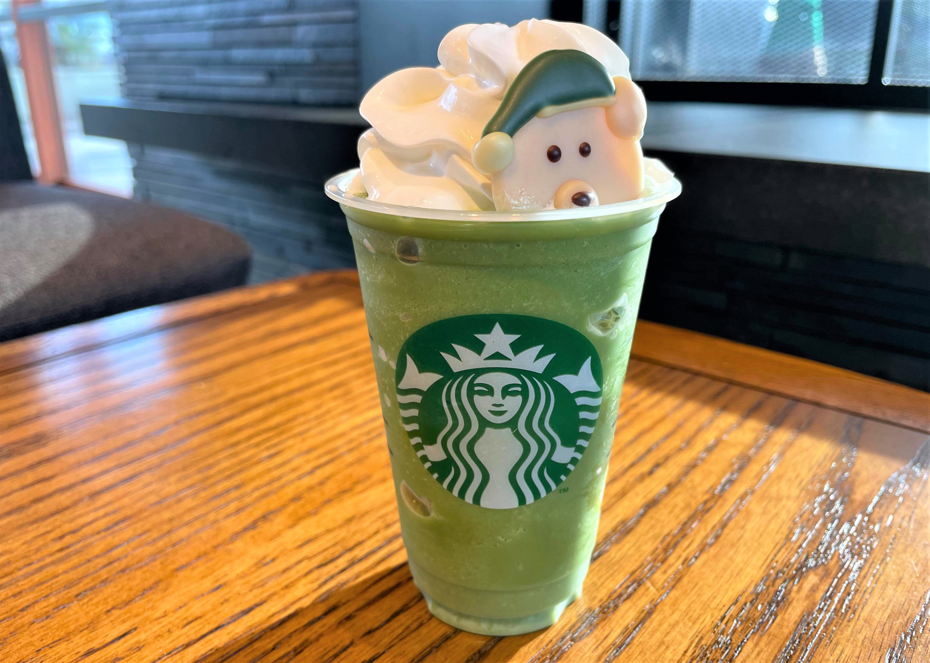 スタバ プラス50円でフラペチーノに クマ をトッピングできちゃう サンタべアリスタチョコ ロケットニュース24