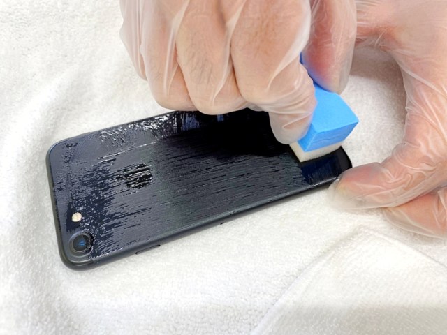 【すげえ】洗車のプロにスマホを「コーティング加工」してもらった結果 → 3年前に買ったiPhone7が新品みたいに！