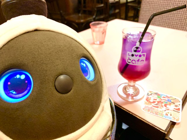 可愛すぎると話題のロボット「LOVOT（らぼっと）」に骨抜きにされるカフェ / 「LOVOTカフェ」川崎