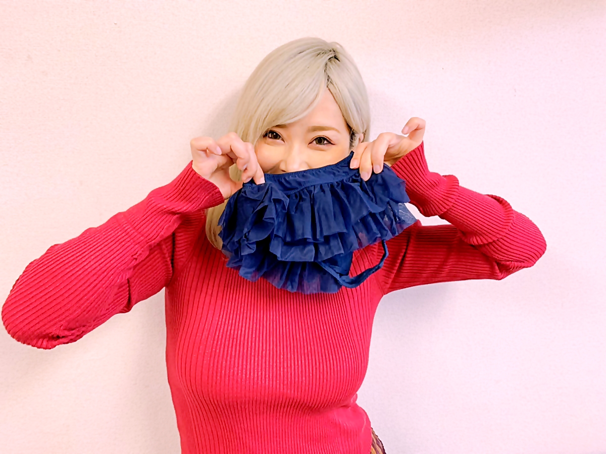 やばい Peach John ピーチジョン の福袋に入っていた コウモリみたいなパンティ を女子に履いてもらったら限界ギリギリすぎた ロケットニュース24