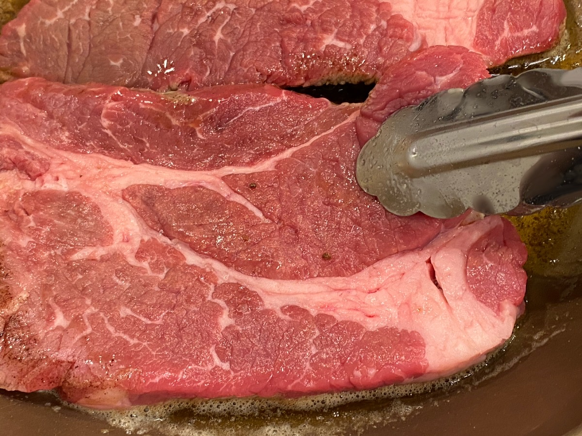 常識をくつがえす スーパーの肉を絶品ステーキにするコツ に目からウロコ 自分の焼き方と比較してみた ロケットニュース24 常識をくつがえす スーパーの肉を絶品ステーキにするコツ に目からウロコ 自分の焼き方と比較してみた ロケットニュース24