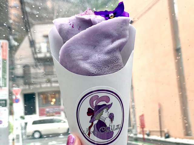 【謎の店】週末だけ出現！ 紫づくしのアイスクリーム店で「紫クレープ」を食べようとしたが…簡単にはいかなかった / 大人気の『Mrs.Charlotte（ミセスシャーロット）』