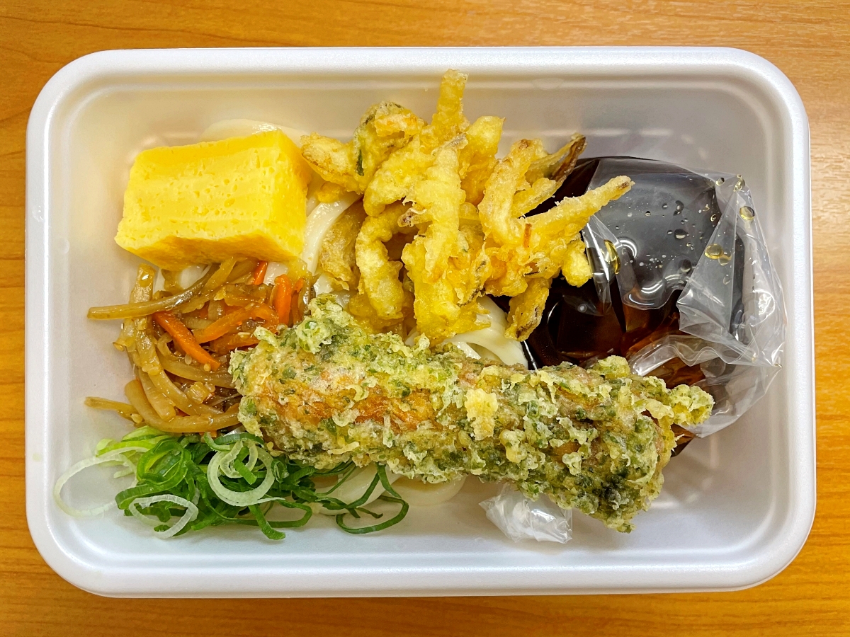 【朗報】丸亀製麺のテイクアウト専用『丸亀うどん弁当』のコスパが限界を突破していた！ 390円でうどん・天ぷら・玉子焼きがセットに!! 本日発売 ...