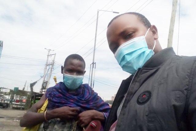 ナイロビの路上で商売する「マスクをしたサンダル売りのマサイ族」に声かけてみた / カンバ通信：第76回