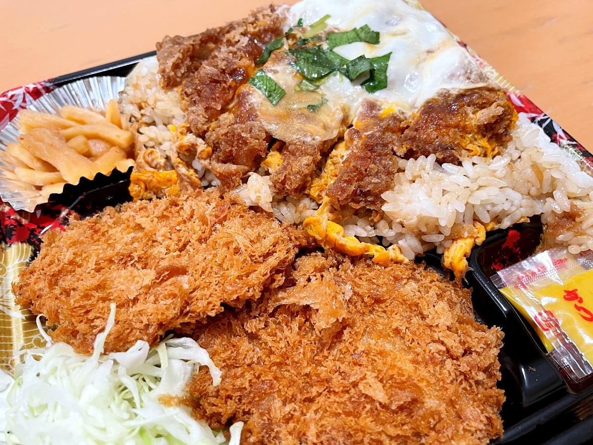 衝撃 かつやの新商品 王道とん汁定食 をテイクアウトしたら絵面が異様に茶色くて笑った さながら豚のルームシェア ロフトにも豚 ロケットニュース24