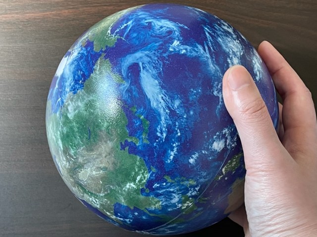 ハイテクすぎる地球儀「ほぼ日のアースボール」で時間が溶ける！ 地理はARで勉強する未来がきた | ロケットニュース24