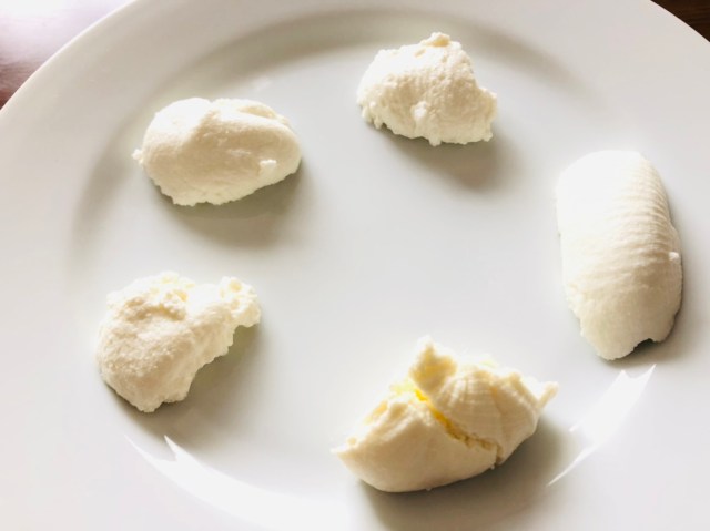 【実験】牛乳と酢でチーズが爆誕 → どの牛乳が1番おいしいチーズになるか量産しまくってランキングにしてみた