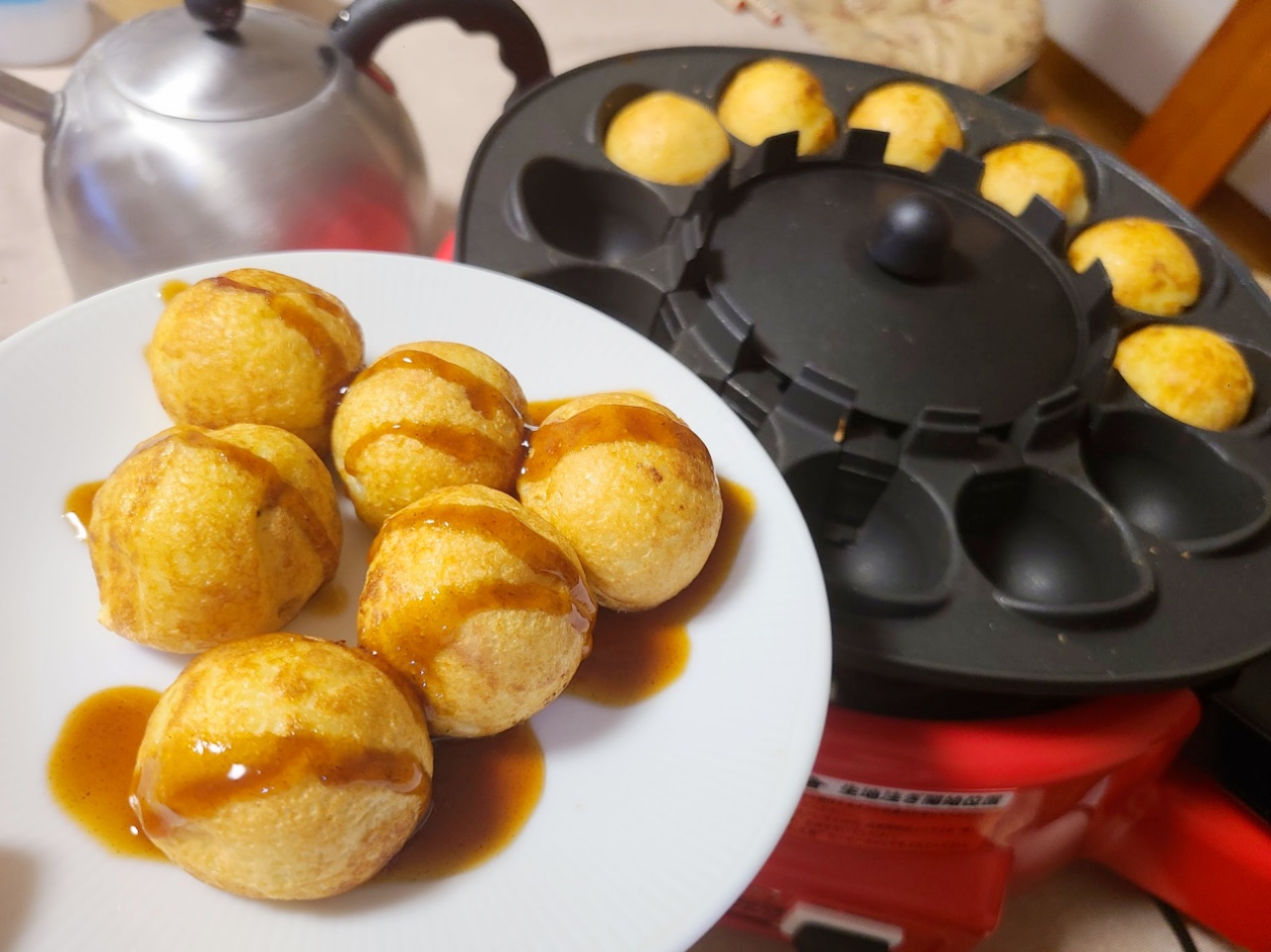 家でも自動でたこ焼きが焼ける たこ焼き工場トントン でハイクラスなタコパを楽しもう もう普通のたこ焼き器には戻れなくなるぞ ロケットニュース24