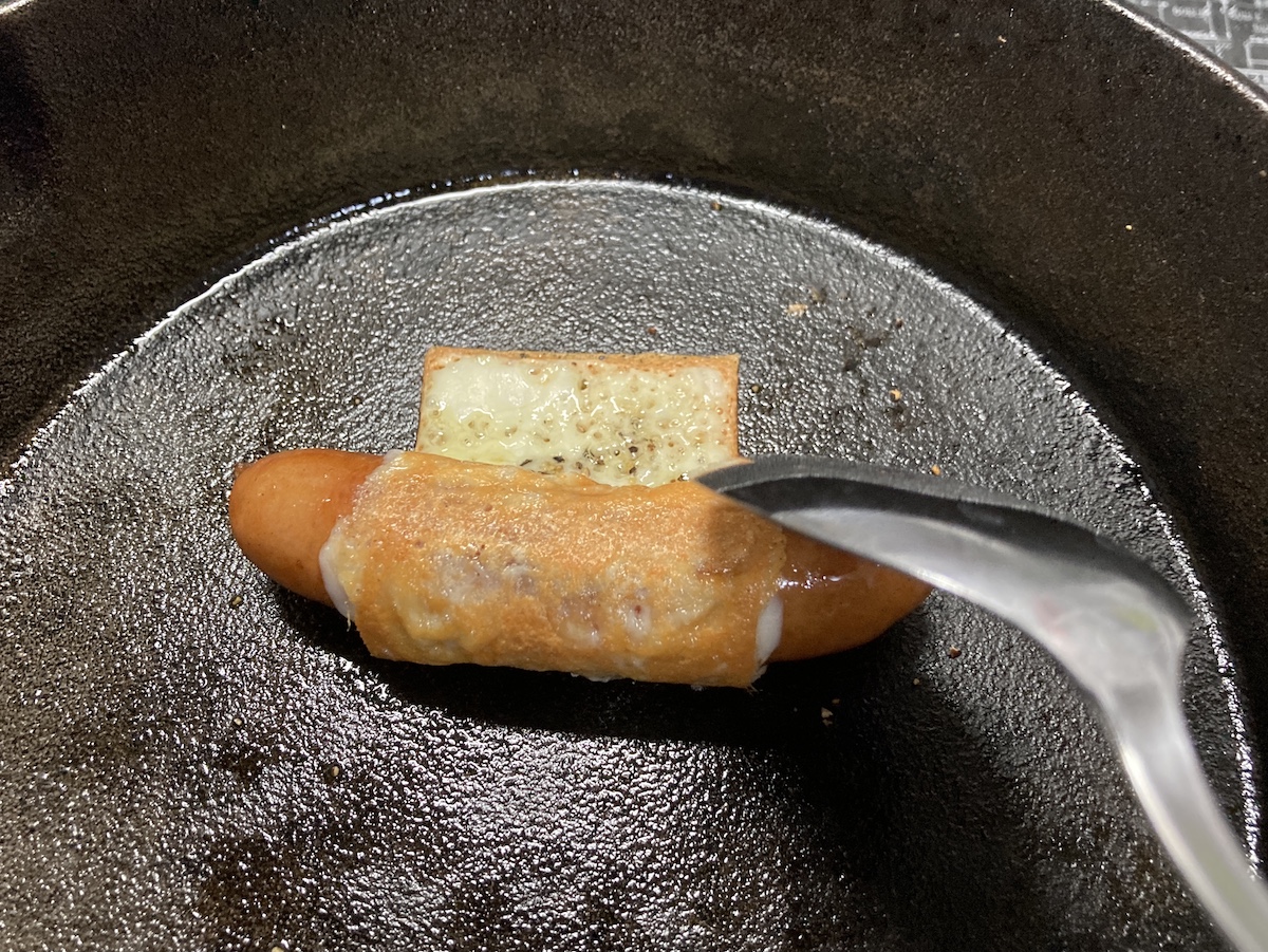 簡単キャンプ飯 ミニチーズドックは ウインナー を とろけるチーズ でくるくる巻くだけ バカうま簡単料理は超最高 ロケットニュース24