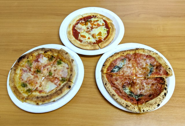 【比較検証】ローソン・セブン・ファミマの冷凍ピザを食べ比べてみた！ もっとも美味しかったのは……