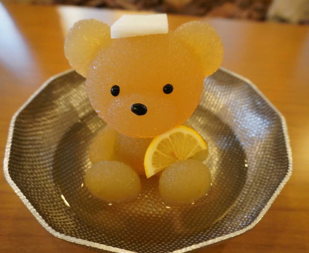 ターミネーターかよ】かわいいクマが溶けて出汁になる「1人鍋専門店