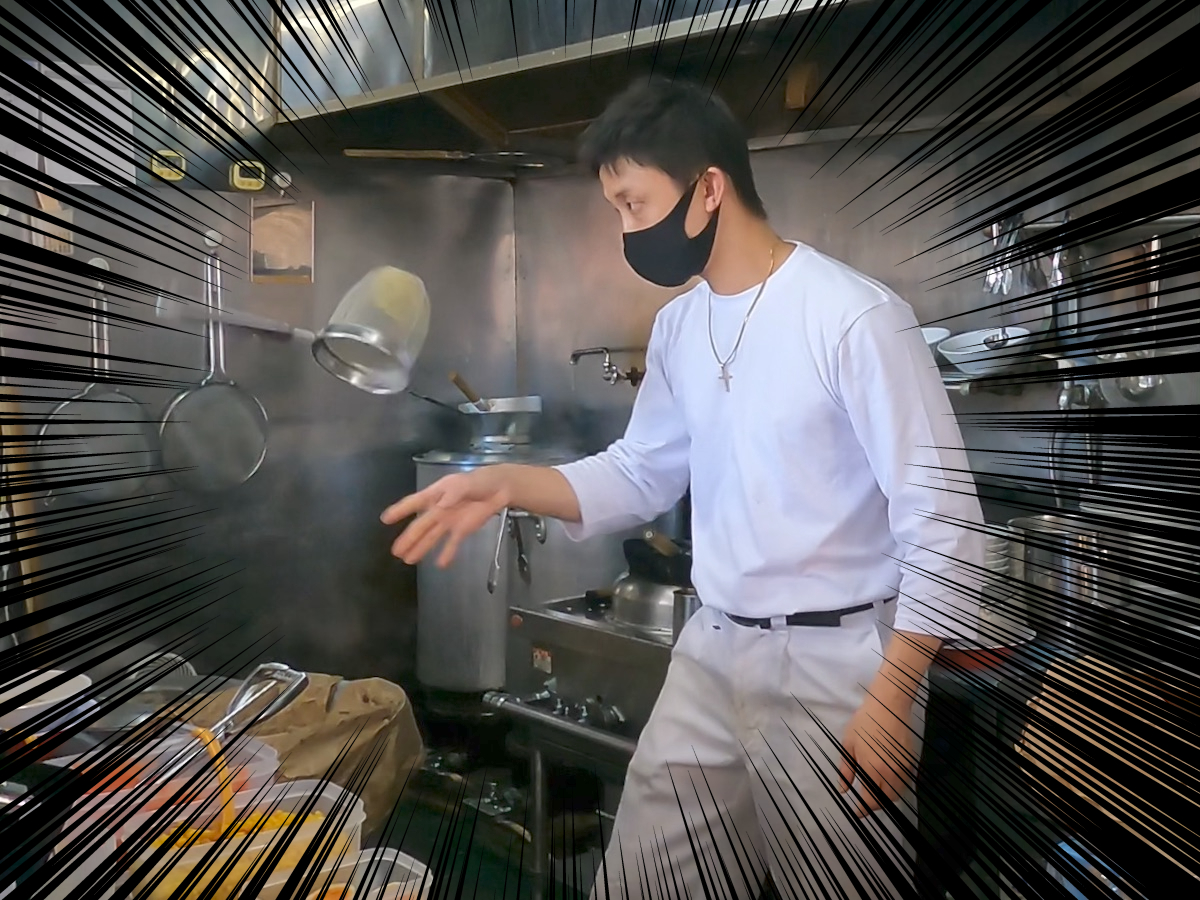 ドンブリと替え玉が宙を舞う 博多らーめん ひまわり の湯切りがアクロバティック過ぎてビビった 埼玉県所沢市の本格豚骨ラーメン店 ロケットニュース24 ドンブリと替え玉が宙を舞う 博多らーめん ひまわり の湯切りがアクロバティック過ぎてビビった 埼玉県所沢市の本格豚骨ラーメン店 ロケットニュース24