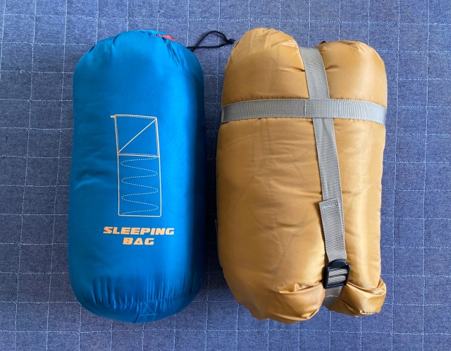 ワークマンの寝袋「BASICスリーピングバッグ（1500円）」がコスパ最高！ ふんわり軽くて暖かいうえに撥水加工付き / カインズ寝袋と比べてみた