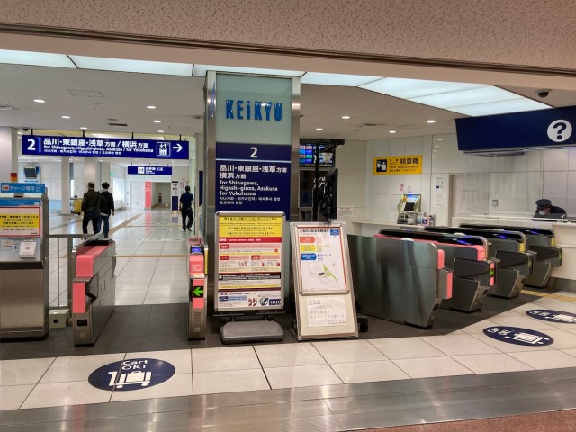 【恐怖】羽田空港第3ターミナル駅に「立体サイン」を設置したのはエレベーターを利用してもらうため / なぜならエスカレーターが……