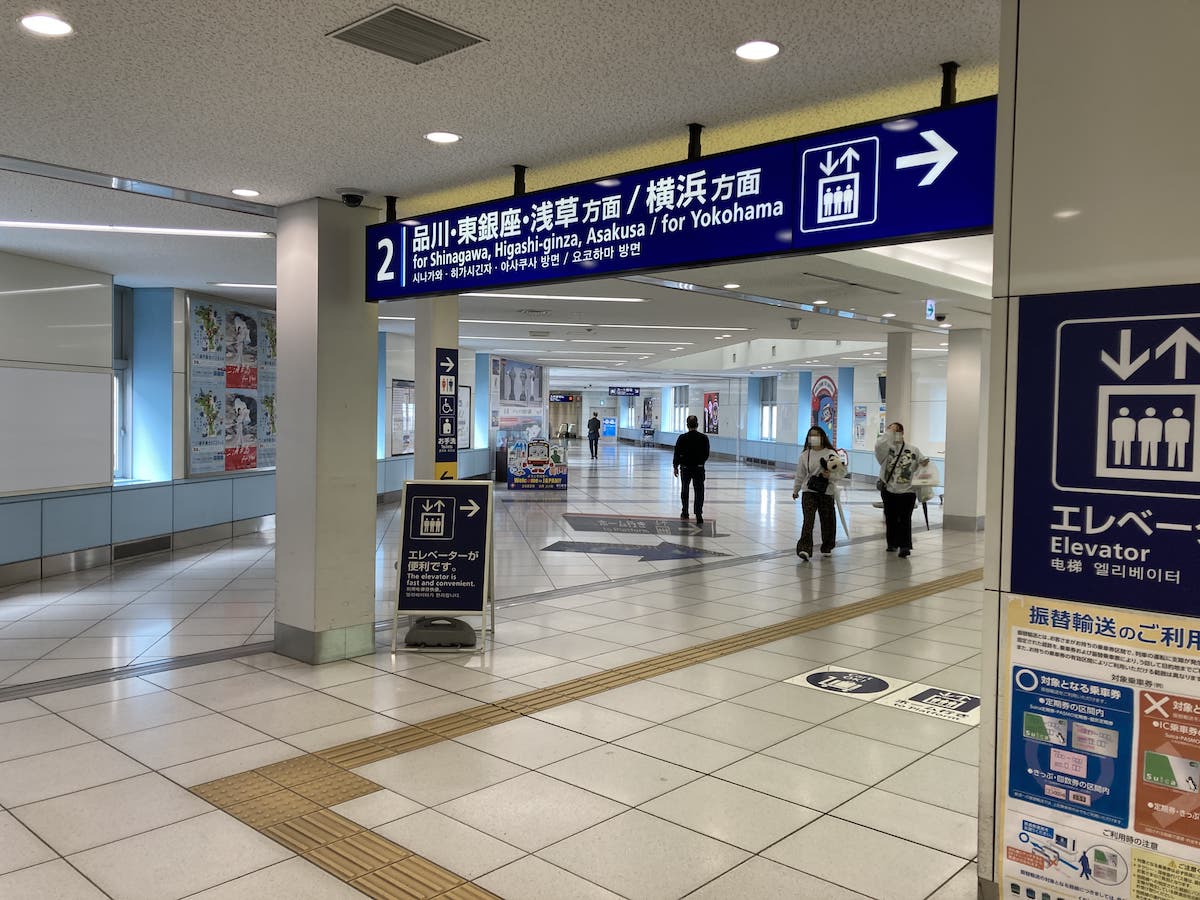 恐怖 羽田空港第3ターミナル駅に 立体サイン を設置したのはエレベーターを利用してもらうため なぜならエスカレーターが ロケットニュース24