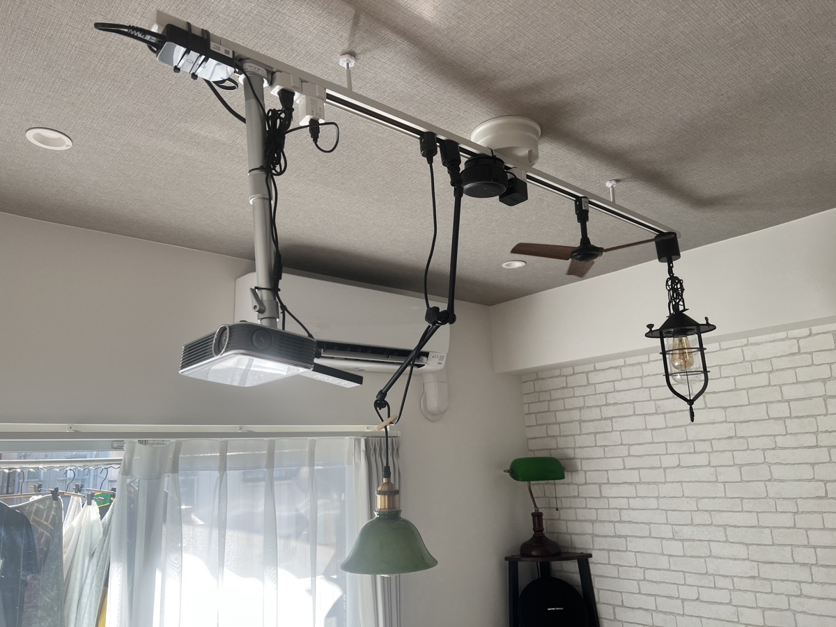 100均検証 ダイソーの ダクトレール 1000円 にモノ申す 天井に穴を開けたくないので 引掛シーリング一体型 に改造してみた ロケットニュース24