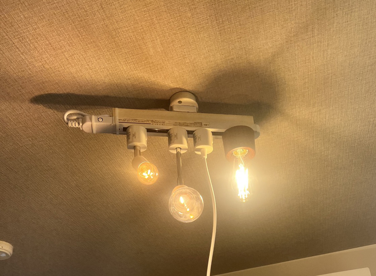 100均検証 ダイソーの ダクトレール 1000円 にモノ申す 天井に穴を開けたくないので 引掛シーリング一体型 に改造してみた ロケットニュース24