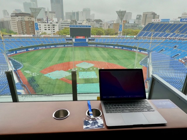 横浜スタジアムのバックネット裏にある超VIP観覧席でテレワークしてきた / 試合観戦の約100分の1の値段だから野球ファンは見逃すな！